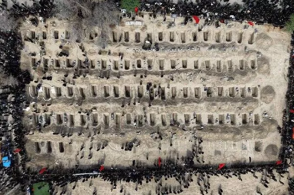 Imágenes horribles: Zajárova condena el silencio del Occidente sobre la muerte de las niñas iraníes por el ataque de EEUU e Israel - Sputnik Mundo