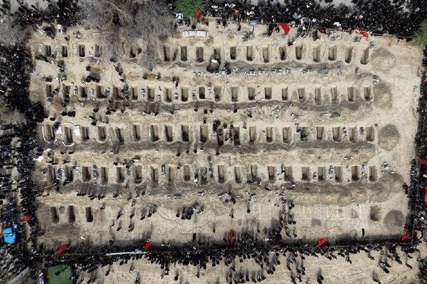 Imágenes horribles: Zajárova condena el silencio del Occidente sobre la muerte de las niñas iraníes por el ataque de EEUU e Israel - Sputnik Mundo