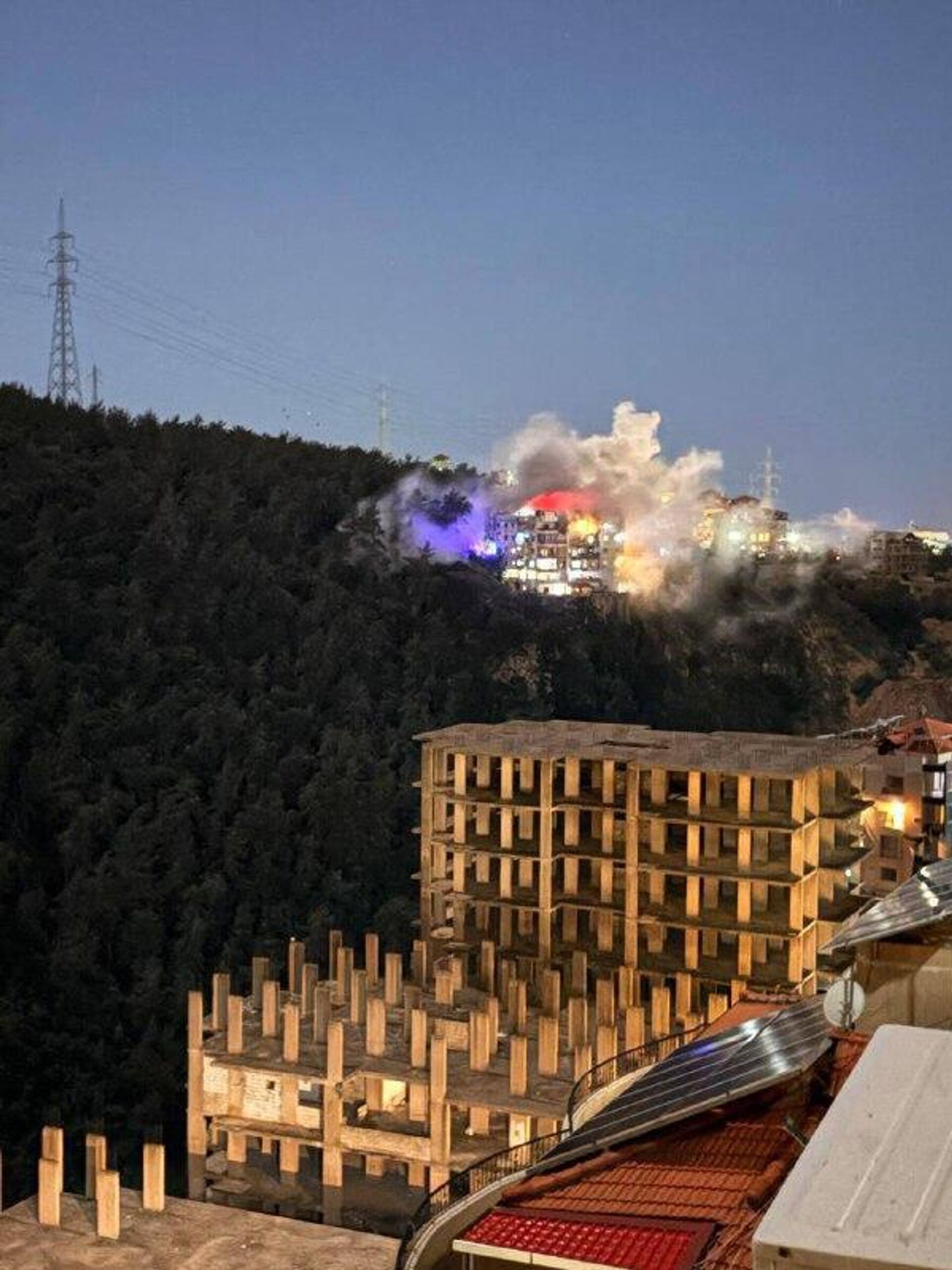 🪖 Buques de guerra israelíes atacan un suburbio al sur de Beirut - Sputnik Mundo, 1920, 04.03.2026