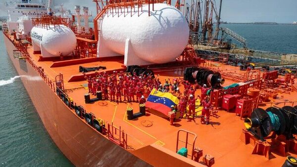 El petróleo venezolano está comenzando a fluir, dice Trump - Sputnik Mundo