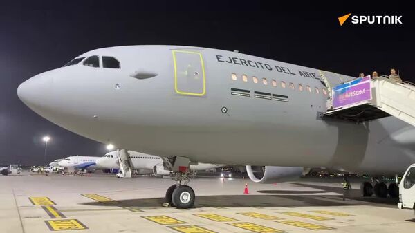 Un total de 171 ciudadanos llegan a Madrid tras su evacuación desde Oriente Medio - Sputnik Mundo