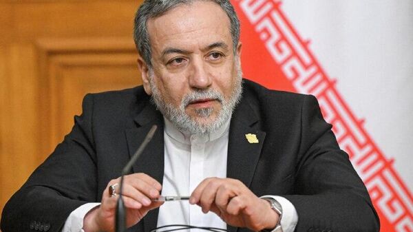 EEUU lamentará haber hundido una fragata iraní, advierte el canciller iraní - Sputnik Mundo