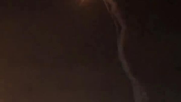 🪖 Nuevas imágenes en las redes sociales muestran el impacto de los ataques iraníes contra Israel - Sputnik Mundo