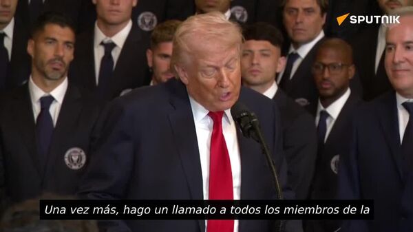 Trump vuelve a insistir en su llamado a que las fuerzas iraníes se rindan - Sputnik Mundo