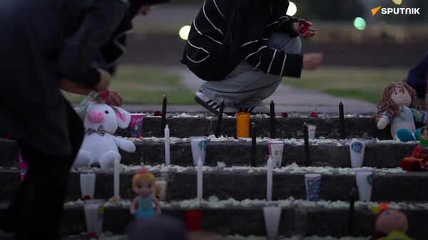 Universitarios mexicanos honran a las víctimas de la escuela primaria para niñas Shajarat Tayyibah - Sputnik Mundo