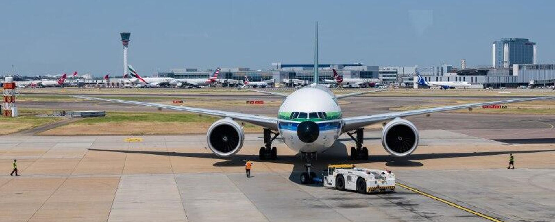 El aeropuerto londinense de Heathrow enfrenta cascada de cancelaciones por las tensiones en Oriente Medio - Sputnik Mundo, 1920, 06.03.2026