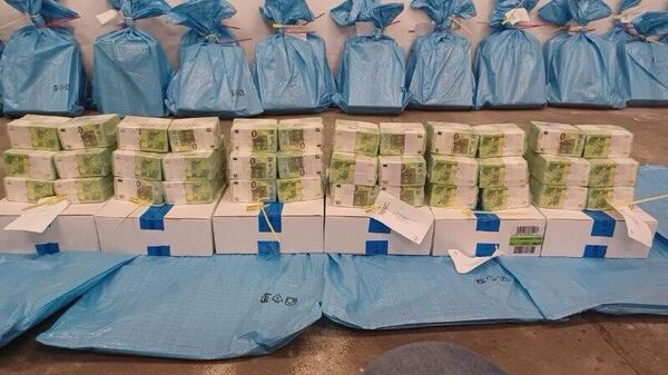 Hungría detiene a varios ciudadanos ucranianos con millones en efectivo y oro, informan las autoridades - Sputnik Mundo