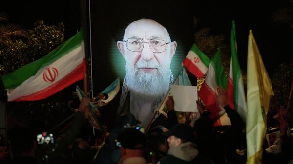 Una protesta en favor de Irán y el asesinado ayatolá Alí Jameneí en Bagdad, Irak - Sputnik Mundo