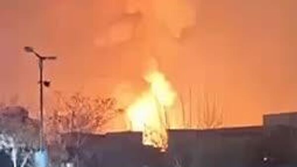 🪖 Una refinería de Teherán arde en llamas en medio de ataques israelíes - Sputnik Mundo