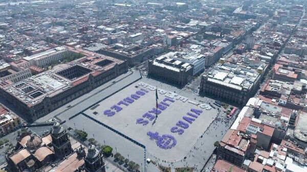 Siempre vivas, libres, iguales: la Ciudad de México realiza instalación por el 8M - Sputnik Mundo