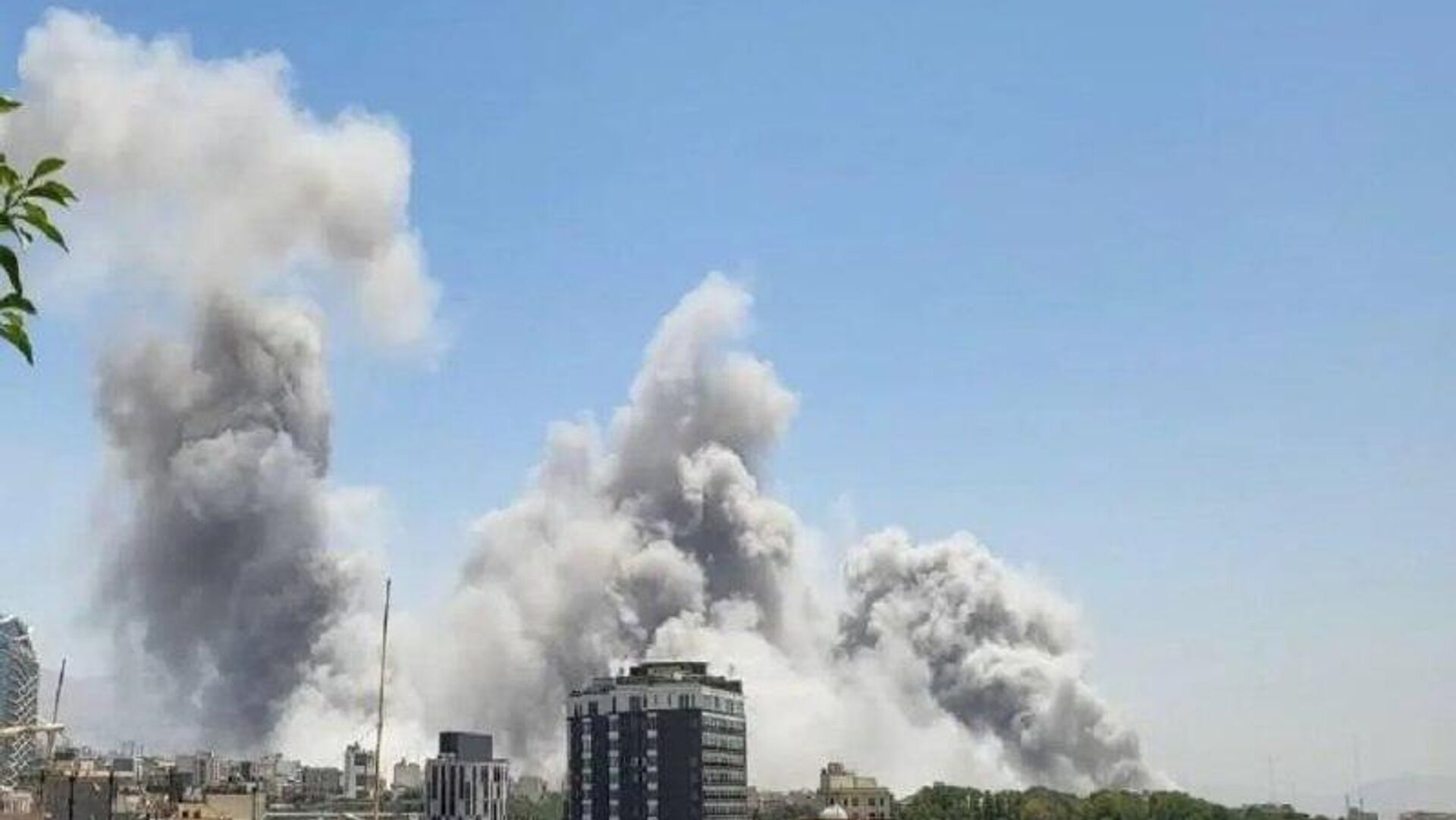 Israel ataca el cuartel general de la Fuerza Aérea de la Guardia Revolucionaria Islámica Israel ataca el cuartel general de la Fuerza Aérea de la Guardia Revolucionaria Islámica - Sputnik Mundo, 1920, 08.03.2026