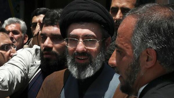 Mojtaba Jameneí (centro). - Sputnik Mundo