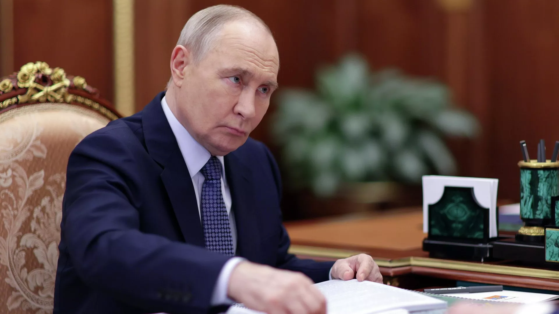 Vladímir Putin, presidente ruso, se reúne con el presidente del Comité de Investigación ruso  - Sputnik Mundo, 1920, 09.03.2026