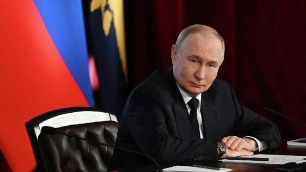 El presidente de Rusia, Vladímir Putin, mantuvo una conversación con su par estadounidense, Donald Trump, dio a conocer el asesor presidencial ruso, Yuri Ushakov - Sputnik Mundo