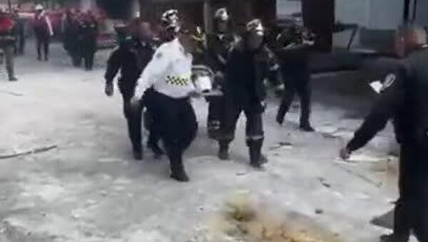 Muere una persona en derrumbe de edificio en la Ciudad de México - Sputnik Mundo