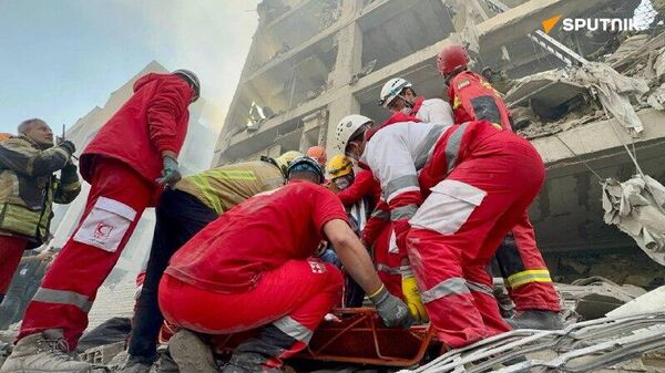 Publican video de rescate de civiles en Teherán tras ataques de EEUU e Israel - Sputnik Mundo