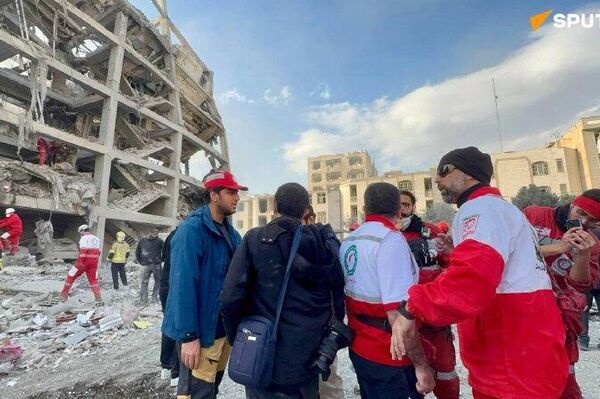 Publican video de rescate de civiles en Teherán tras ataques de EEUU e Israel - Sputnik Mundo