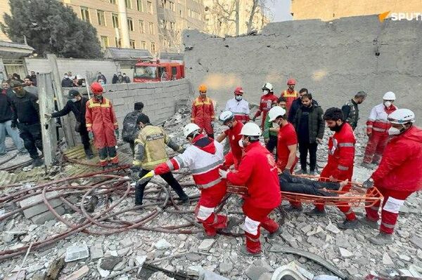 Publican video de rescate de civiles en Teherán tras ataques de EEUU e Israel - Sputnik Mundo
