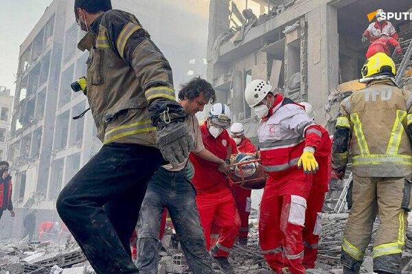 Publican video de rescate de civiles en Teherán tras ataques de EEUU e Israel - Sputnik Mundo