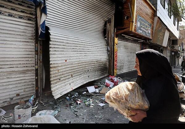 Consecuencias de los ataques aéreos de EEUU e Israel en Teherán - Sputnik Mundo