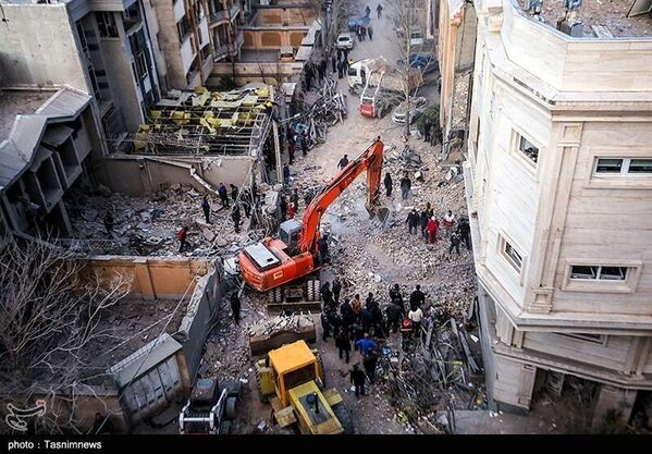 Daños en la ciudad iraní de Hamadán tras los ataques aéreos de EEUU e Israel - Sputnik Mundo