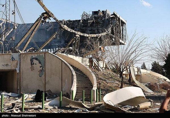 El complejo deportivo Azadi de Teherán, destruido tras los ataques aéreos de EEUU e Israel - Sputnik Mundo