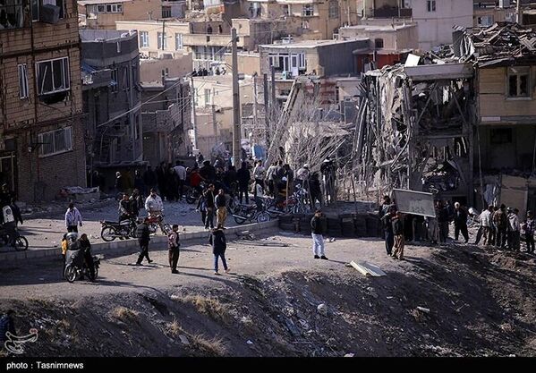 Consecuencias de los ataques aéreos de EEUU e Israel en la ciudad iraní de Sanandaj - Sputnik Mundo