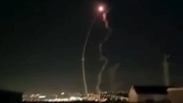 Un misil iraní sobre Tel Aviv pone a prueba la Cúpula de Hierro - Sputnik Mundo
