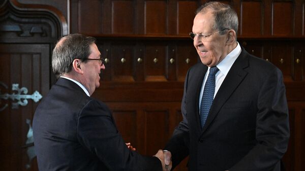 El encuentro del ministro de Relaciones Exteriores cubano, Bruno Rodríguez, y su homólogo ruso, Serguéi Lavrov, en Moscú, el 18 de febrero de 2026 - Sputnik Mundo