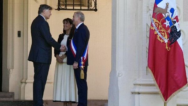 Chile firma un acuerdo de cooperación con EEUU en el sector de minerales críticos y tierras raras - Sputnik Mundo