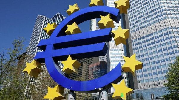 El euro pierde valor a medida que los precios del petróleo suben - Sputnik Mundo