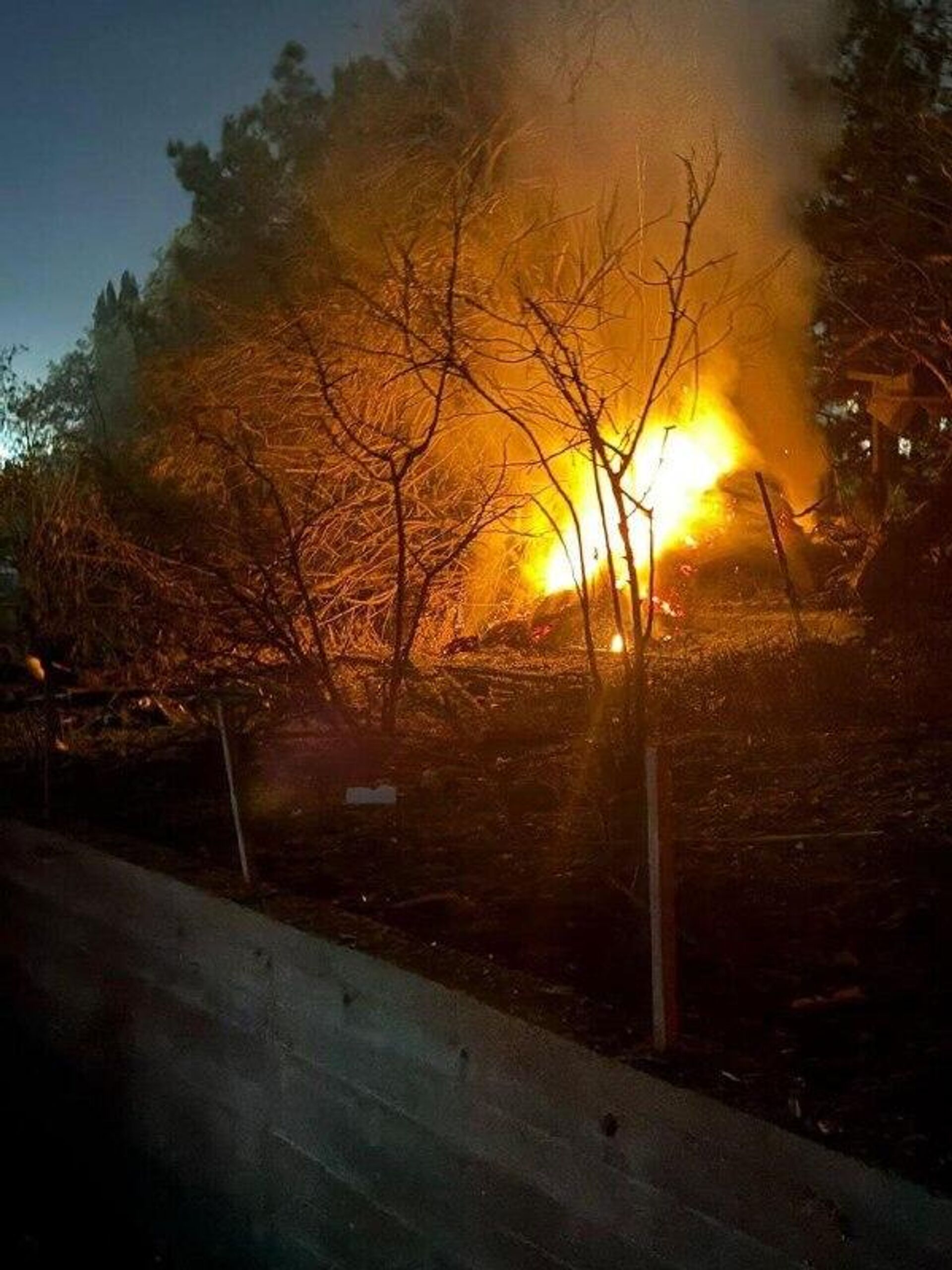 Según informaron medios israelíes, unas 33 personas resultaron heridas en el lugar del impacto de un misil iraní en la región de Galilea, al norte de Israel - Sputnik Mundo, 1920, 13.03.2026