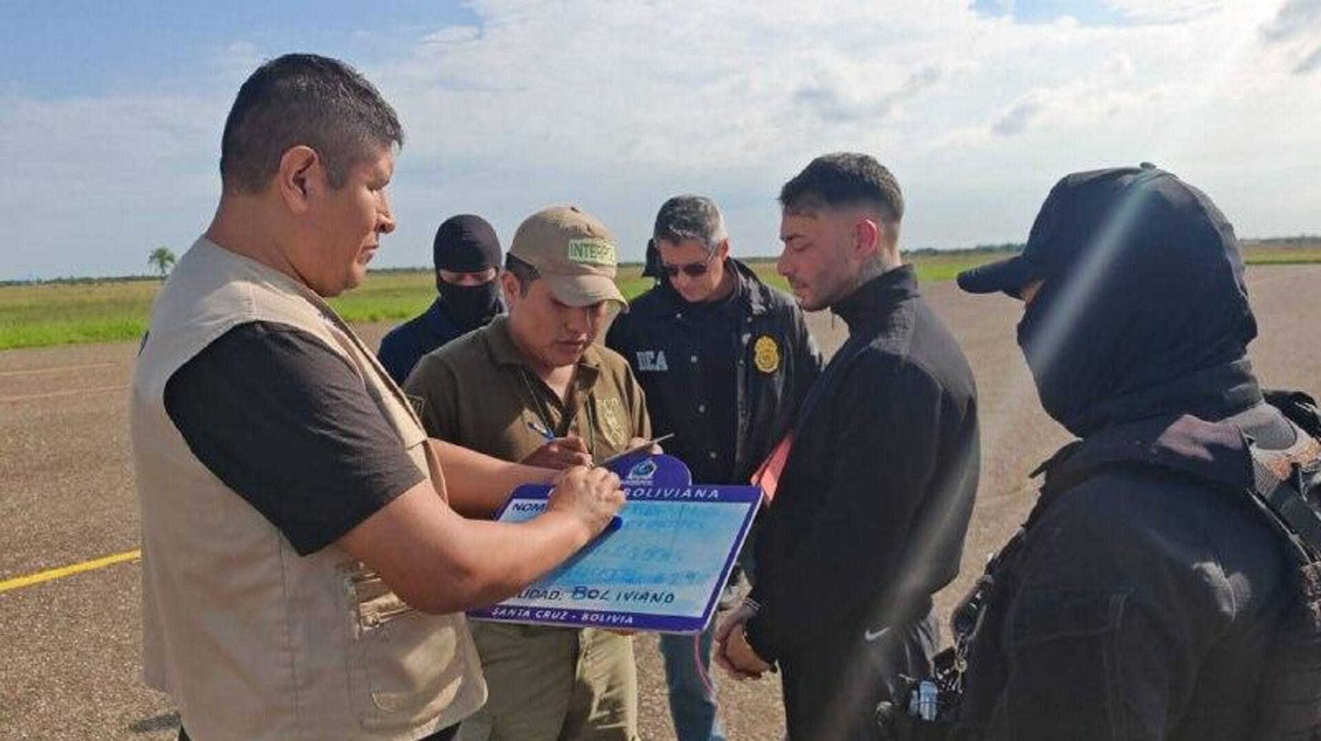 Un capo de la droga uruguayo es capturado en Bolivia y enviado a EEUU - Sputnik Mundo, 1920, 14.03.2026