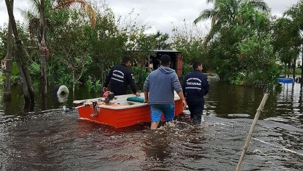 Inundaciones dejan alrededor de 10 - Sputnik Mundo