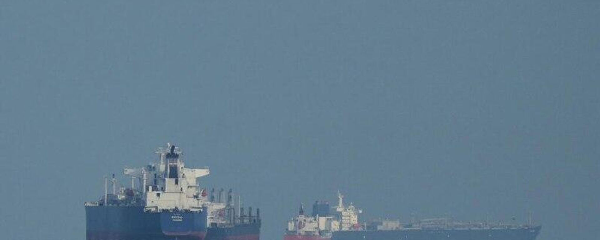 Trump insta a países que importan petróleo por el estrecho de Ormuz a garantizar la seguridad del paso - Sputnik Mundo, 1920, 09.04.2026