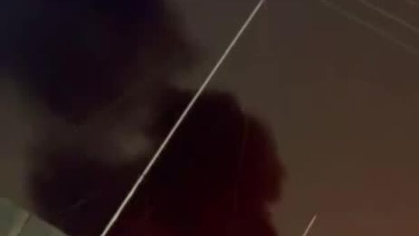 🪖 Un video que circula en internet muestra el quinto ataque contra la base Victoria, cerca del aeropuerto de Bagdad, en Irak - Sputnik Mundo