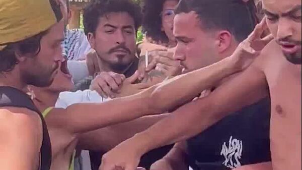 Tensión entre turistas israelíes y manifestantes propalestinos en el noreste de Brasil - Sputnik Mundo