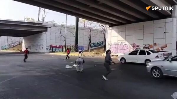 Volcadura terminó en ejemplo de solidaridad mexicana - Sputnik Mundo