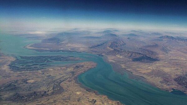 EEUU prepara una coalición para escoltar buques a través del estrecho de Ormuz, según reportes - Sputnik Mundo