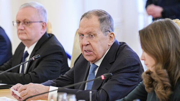 Serguéi Lavrov, ministro de Asuntos Exteriores ruso, durante una reunión en Moscú con el ministro de Asuntos Exteriores de Kenia  - Sputnik Mundo