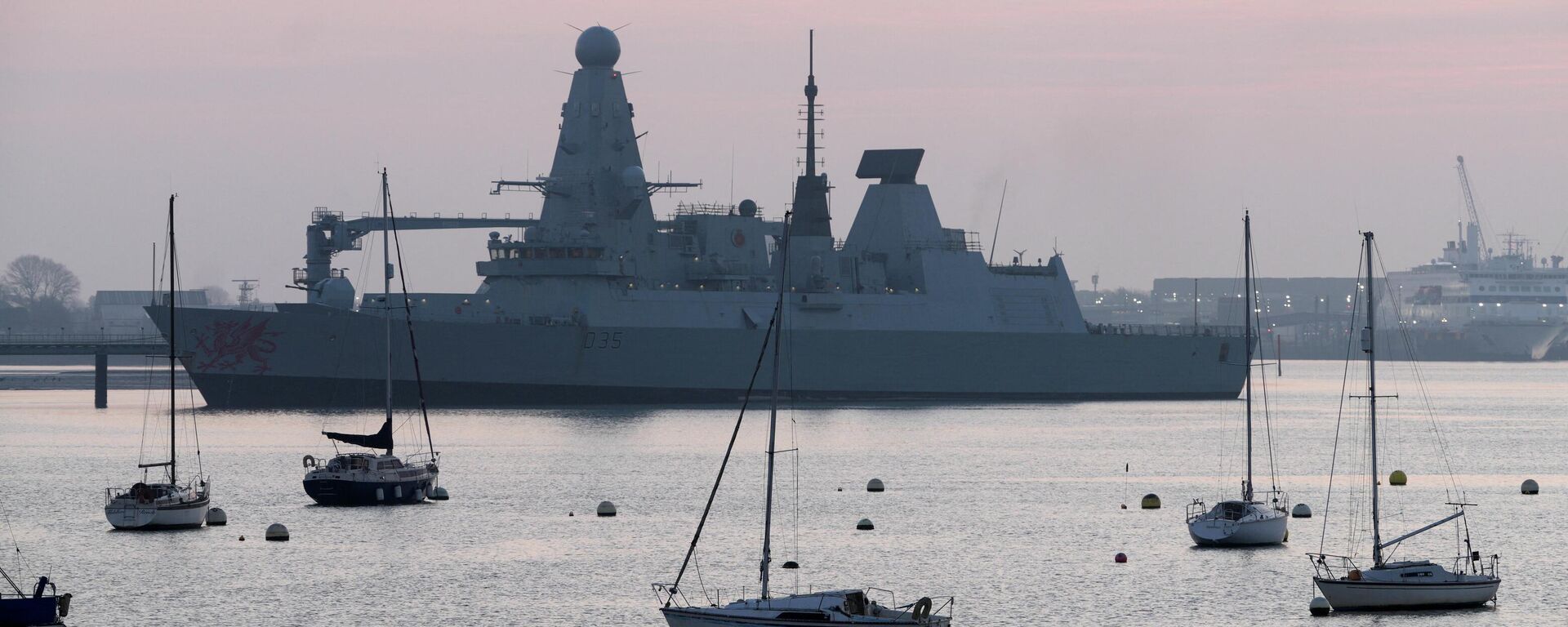 El HMS Dragon (D35), uno de los seis destructores Tipo 45 de la Marina Real británica - Sputnik Mundo, 1920, 17.03.2026