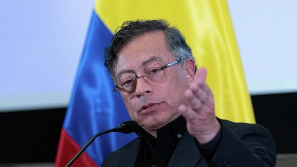 Gustavo Petro, presidente de Colombia, habla durante una conferencia de prensa en la Embajada colombiana en Washington, EEUU - Sputnik Mundo