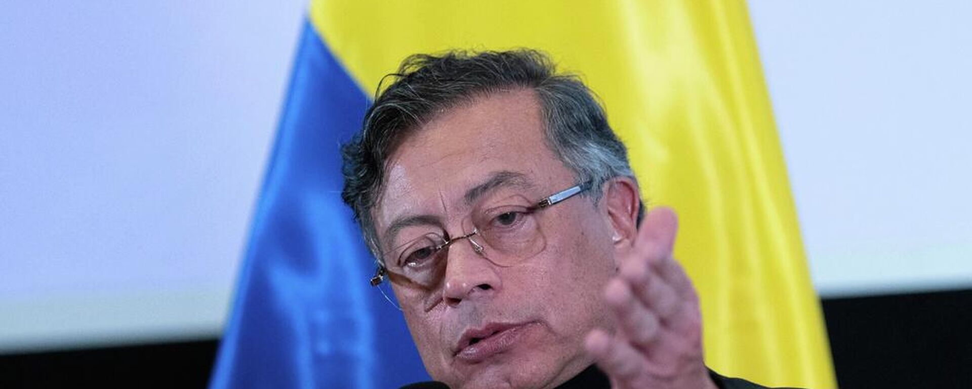 Gustavo Petro, presidente de Colombia, habla durante una conferencia de prensa en la Embajada colombiana en Washington, EEUU - Sputnik Mundo, 1920, 10.04.2026