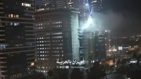 Columnas de humo se elevan en Tel Aviv - Sputnik Mundo