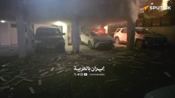 Imágenes que circulan en rede sociales muestran las consecuencias del bombardeo iraní en Tel Aviv - Sputnik Mundo