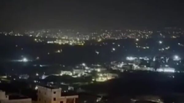 Un ataque aéreo en el sur del Líbano quedó captado en video - Sputnik Mundo