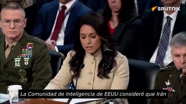 Así cuestionaron a la directora de Inteligencia de EEUU en el Senado por el conflicto contra Irán - Sputnik Mundo