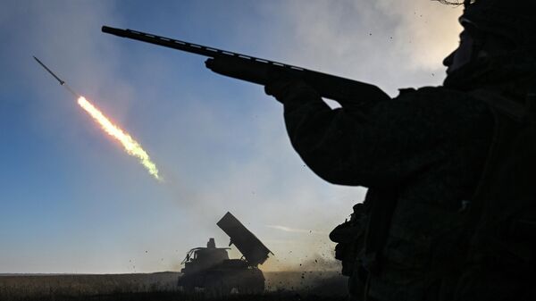 Soldado ruso en la zona de la operación militar especial - Sputnik Mundo