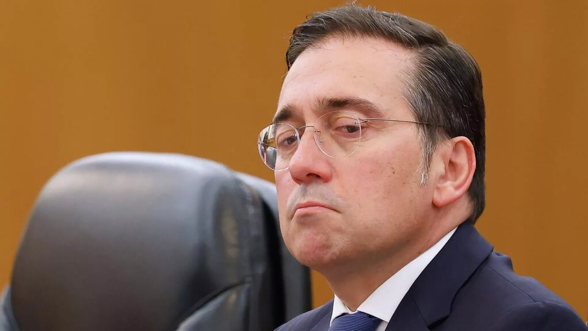 José Manuel Albares, ministro de Asuntos Exteriores de España, observa durante una reunión en el Gran Salón del Pueblo en Pekín, China, el miércoles 12 de noviembre de 2025 - Sputnik Mundo, 1920, 05.05.2026