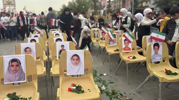 Retratos de los fallecidos en un ataque estadounidense-israelí perpetrado el 28 de febrero contra la escuela de Minab. - Sputnik Mundo